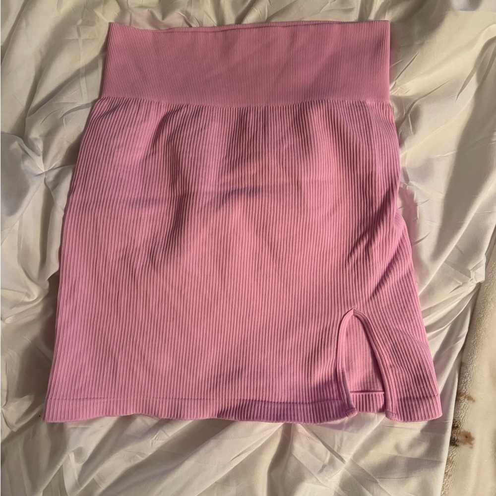 Pink ribbed mini skirt